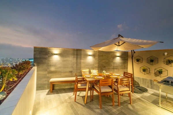 Authentic 2 BR in Miraflores