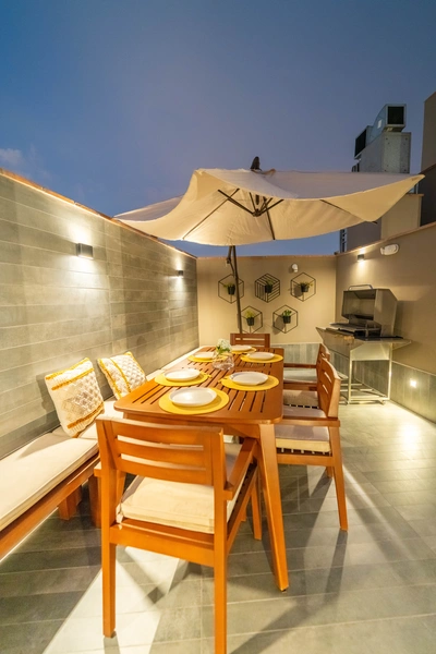 Authentic 2 BR in Miraflores